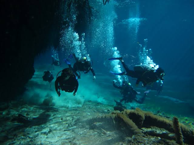 Arqueólogos subacuáticos